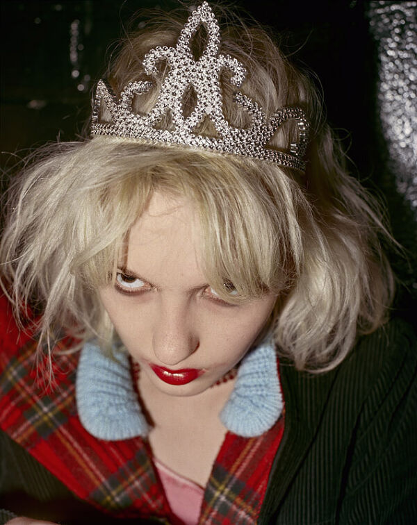 "Untitled", 1999 from the series Urban Youth, 80 x 65 cm, c-print, ed.7 "Untitled", 1999 from the series Urban Youth, 80 x 65 cm, c-print, ed.7